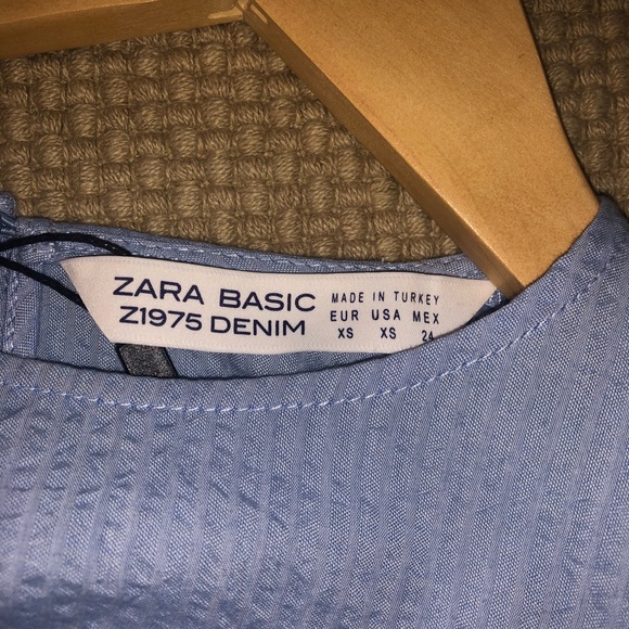 Zara blouse on blue - Picture 5 of 6